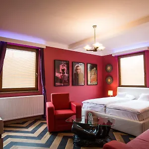 Retro Garage Hotell